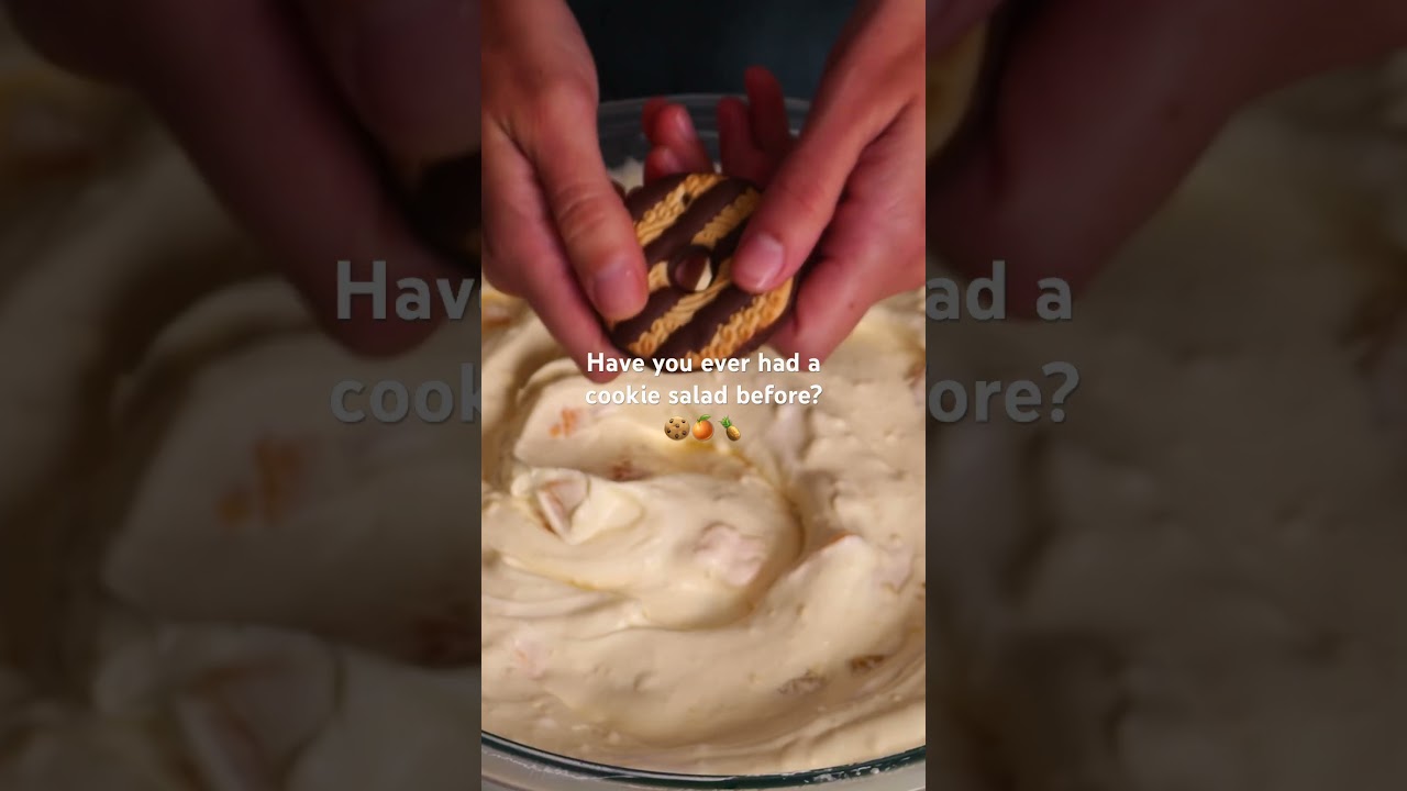 I bet you’ve never had a salad like this before! 🍊🍪 Recipe link in description! 🙌