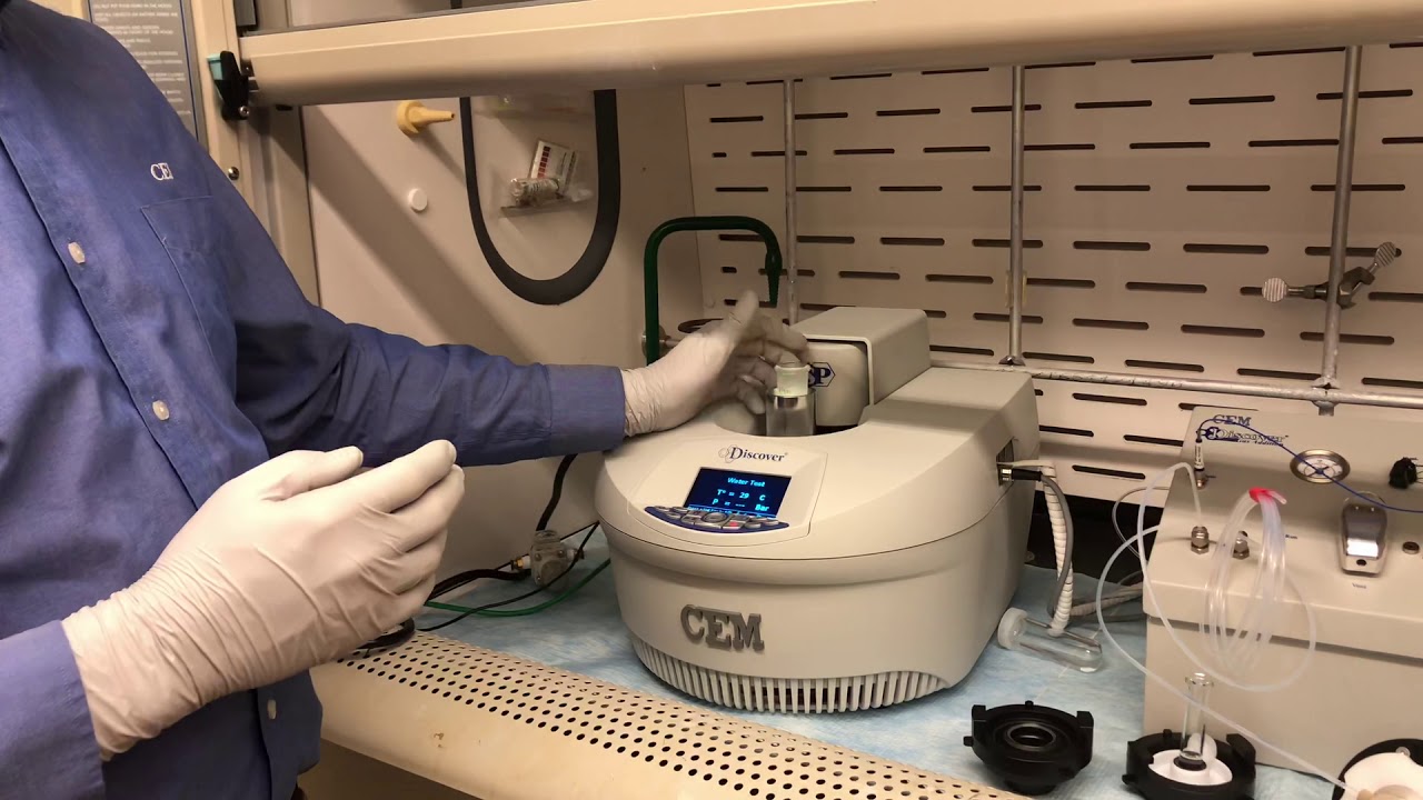 CEM Microwave training 4 - Round bottom flask with Condenser