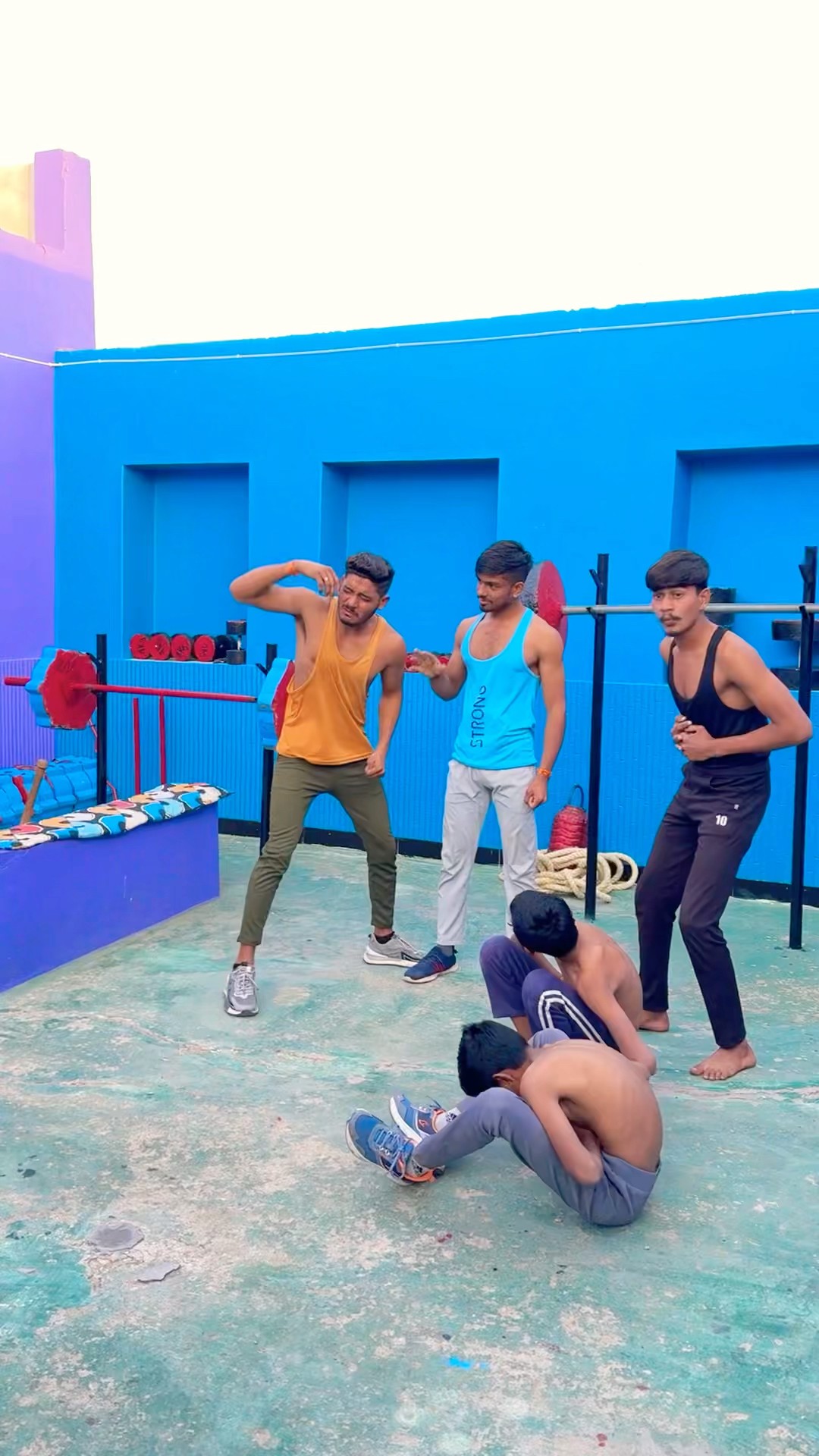 bade bhaee se chaalaakee??? #shortvideo #funnyvideo #comedy