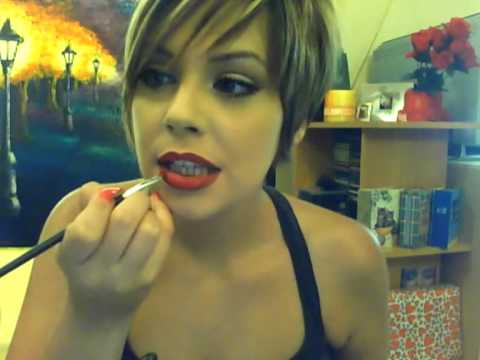 summer red lip look