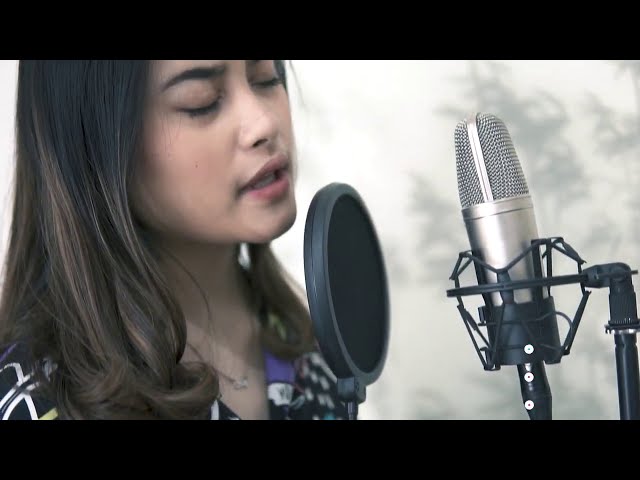 PUTRI DELINA - MENAHAN RASA SAKIT || cover by Tival Salsabila class=