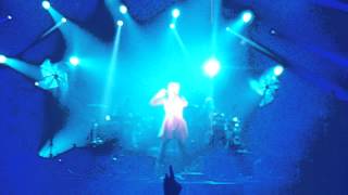 Robyn - Dancing On My Own (Live @ Paris)