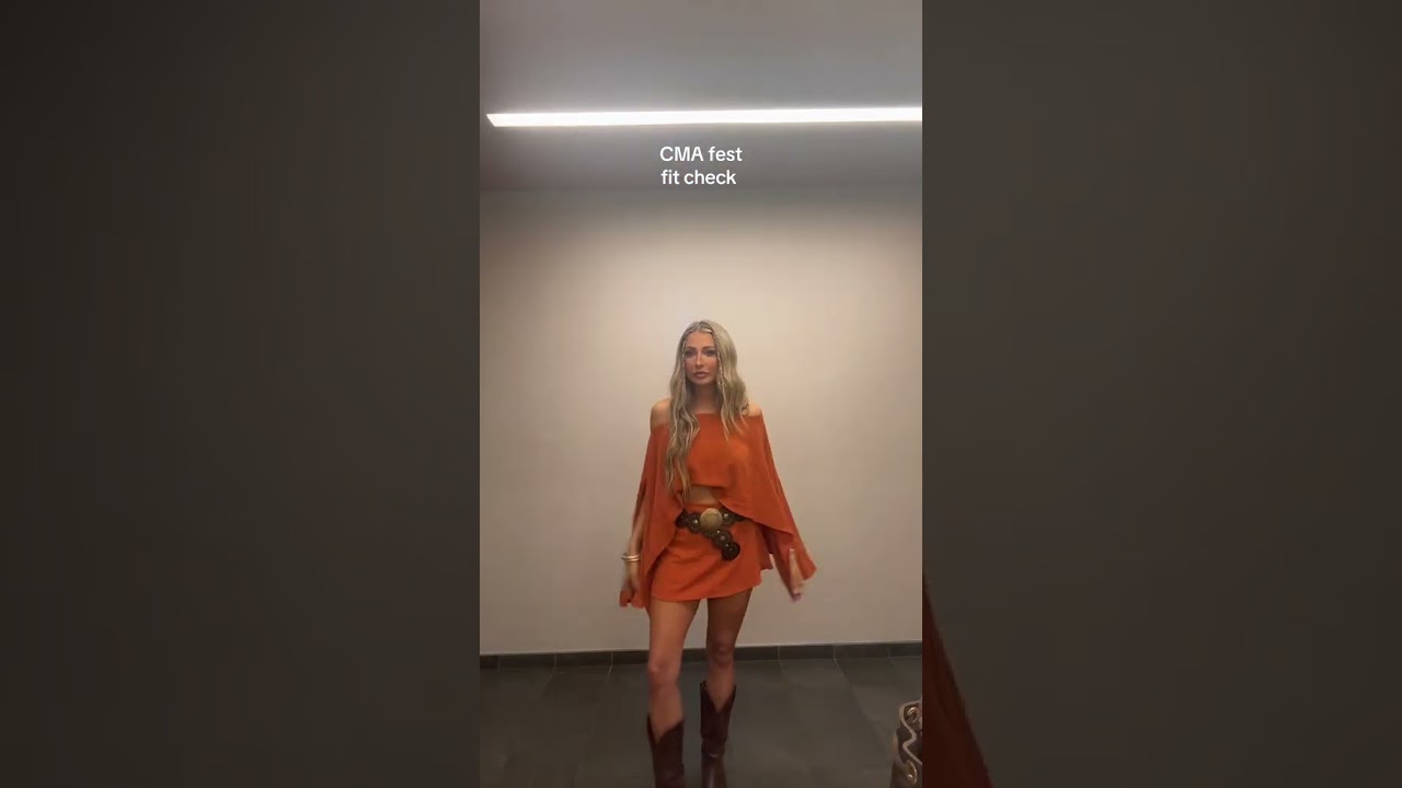 this fit ate and i got it off tiktok shop plz dont tell my stylist 😂 #cmafest #stylist #shorts auf YouTube ansehen this fit ate and i got it off tiktok shop plz dont tell my stylist 😂 #cmafest #stylist #shorts auf YouTube ansehen