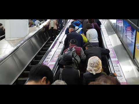 <strong>광화문역</strong> 나오는 민심 &amp;quot;끄집어 내야 해요&amp;quot;