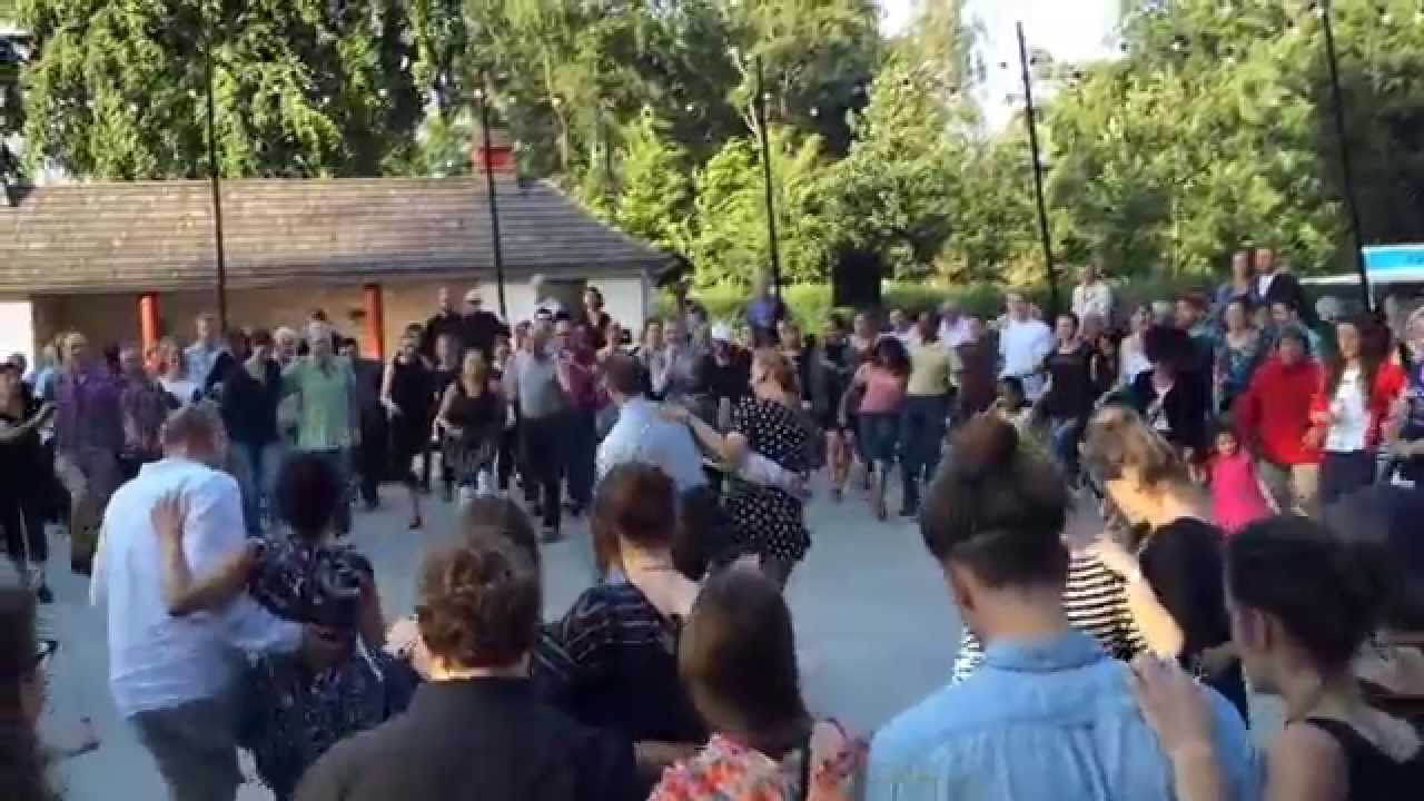 Sommerdans i Fælledparken: Electro swing with Kati Eriikka Arikoski-Johnson and Per Rock