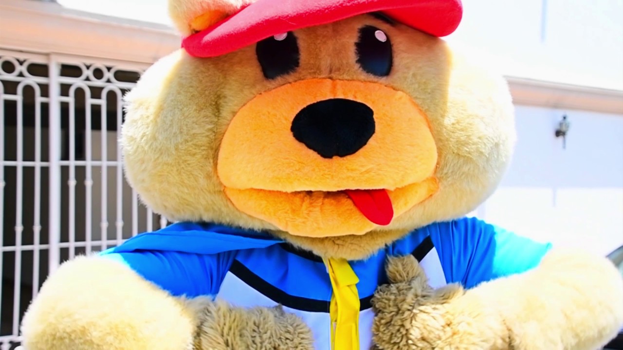 Lore Lore -  El Oso jugando en la calle