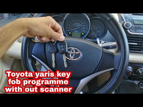 วีดีโอ: คุณตั้งโปรแกรมคีย์ fob ของ Toyota Yaris อย่างไร