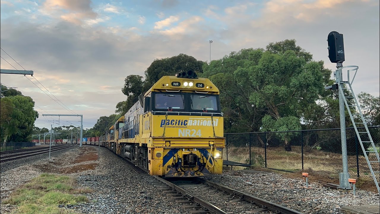 Pacific National Freight: 7MP5 with NR24, NR5, NR119 & NR90 at North Adelaide Railway Station 
