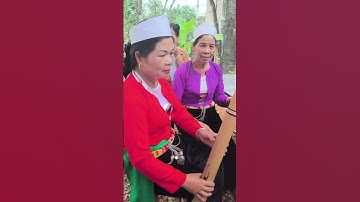 Người Mường hút thuốc lào