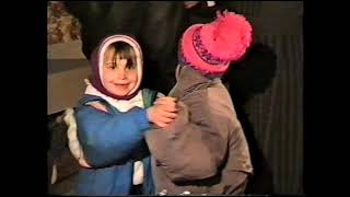 картинка: ВЕСІЛЛЯ В СЕЛІ МОЛОДКІВ. ДРУГИЙ ДЕНЬ, НАДВІРНЯНСЬКИЙ РАЙОН, ІВАНО-ФРАНКІВСЬКА ОБЛ. АРХІВ 08.11.1998