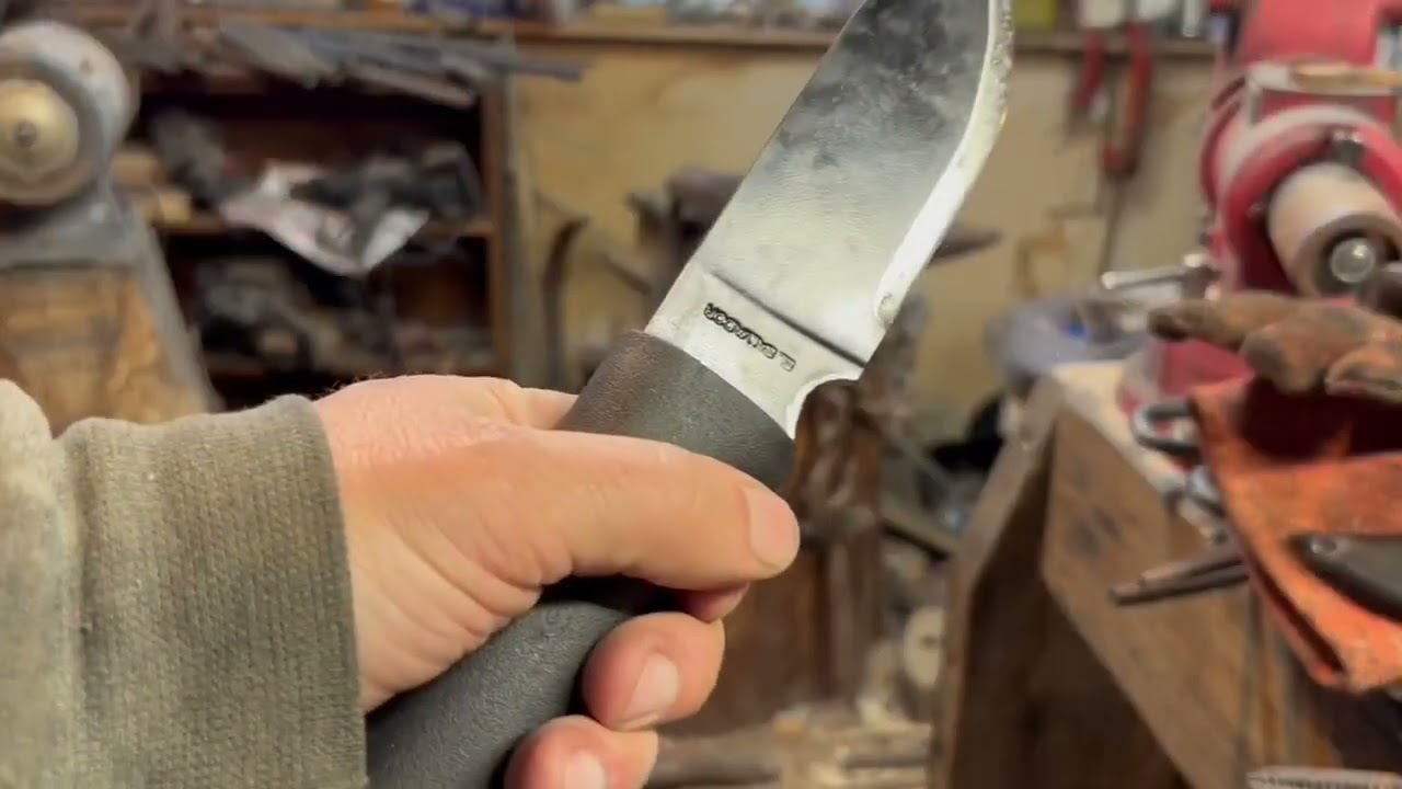 Condor Rodan finger choil.