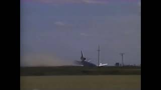 (Footage) American Airlines flight 102 crash at Dallas, Texas, USA [Runway Excursion] April 14, 1992