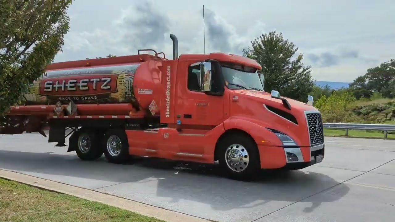 Virginia Truck Spotting on Interstate 81 at Sheetz (Peterbilt, Sheetz