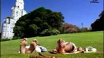 Huele Mal (Comercial)