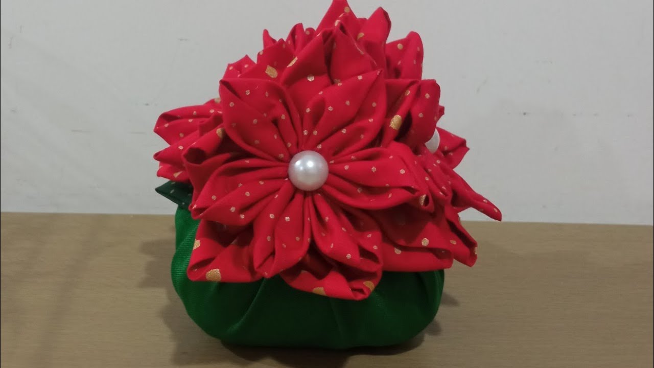 Pesinho de porta com flor de fuxico#fuxicos