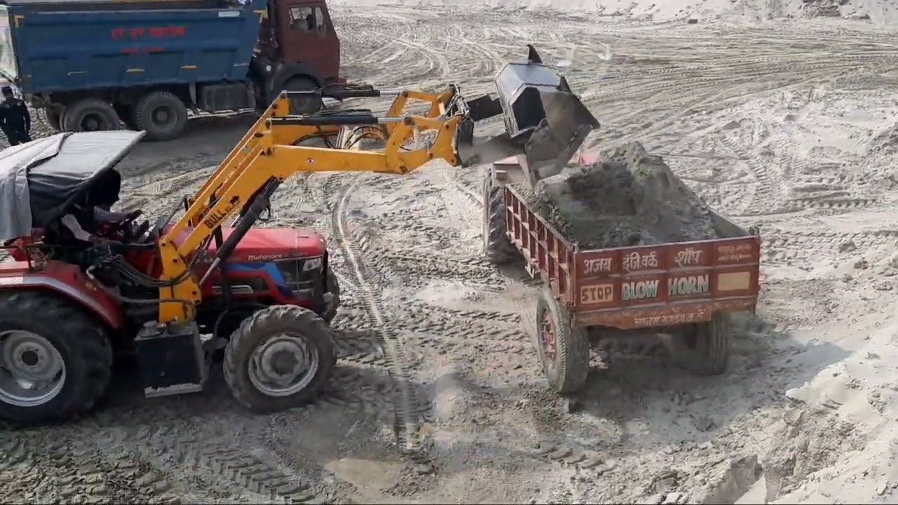 Mahindra 4X4 ट्रैक्टर लोडिंग सिर्फ 3 बकेट में ट्रैक्टर फुल| Bull Loader| Mini JCB| Farmers' Choice