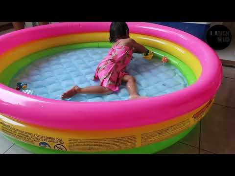 Video: Bagaimana Memilih Lingkaran Anak-anak Untuk Berenang