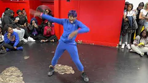 Astronaut Flee Present -Combat Zone"| tabb VS tutu...