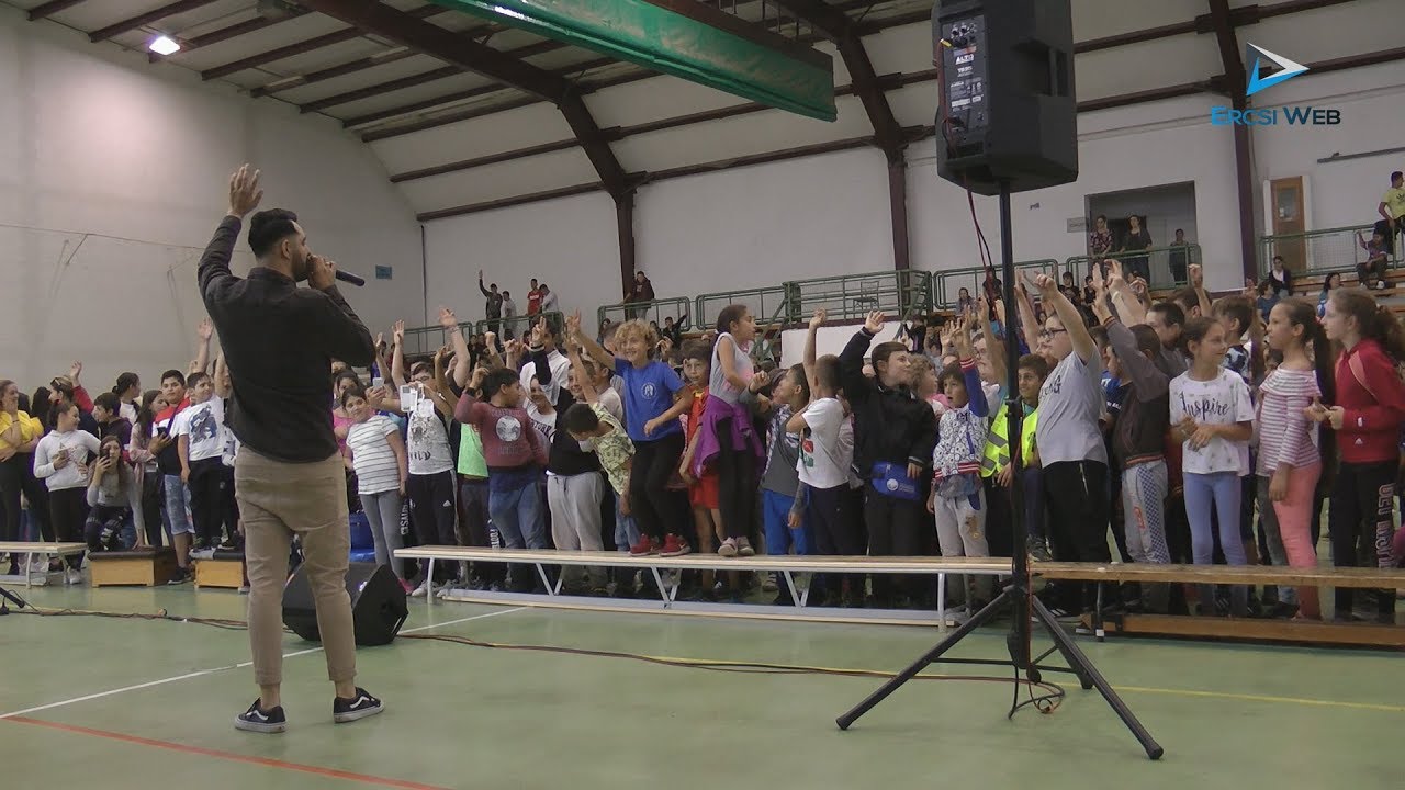 Gyermeknap alkalmából az Eötvös iskola meglepetése számos program mellett Oláh Gergő volt