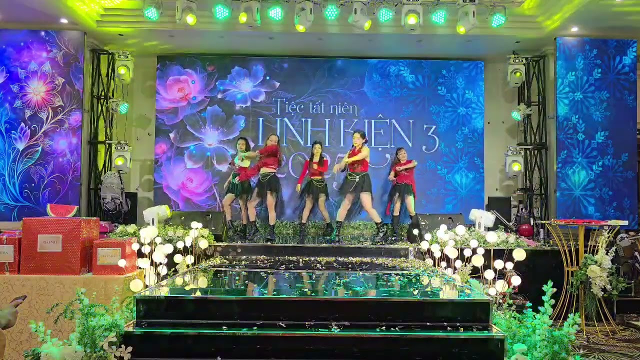 Nhảy Kệ Nhắm Mắt Yêu Luôn