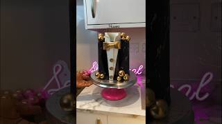 This Cake Speaks Finesse, Class, Luxury and the least goes on #luxurycakes