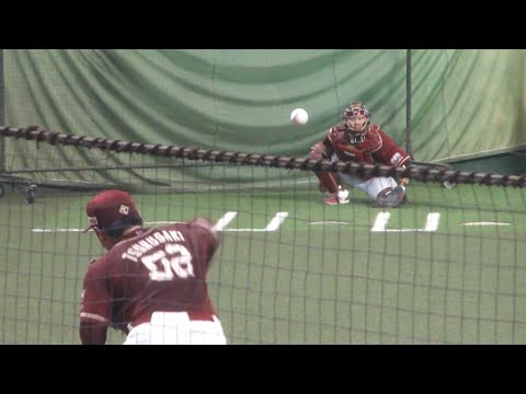 楽天 津留﨑大成が試合前にブルペンで投球練習　西武 vs 楽天　2024年8月4日(日) ベルーナドーム