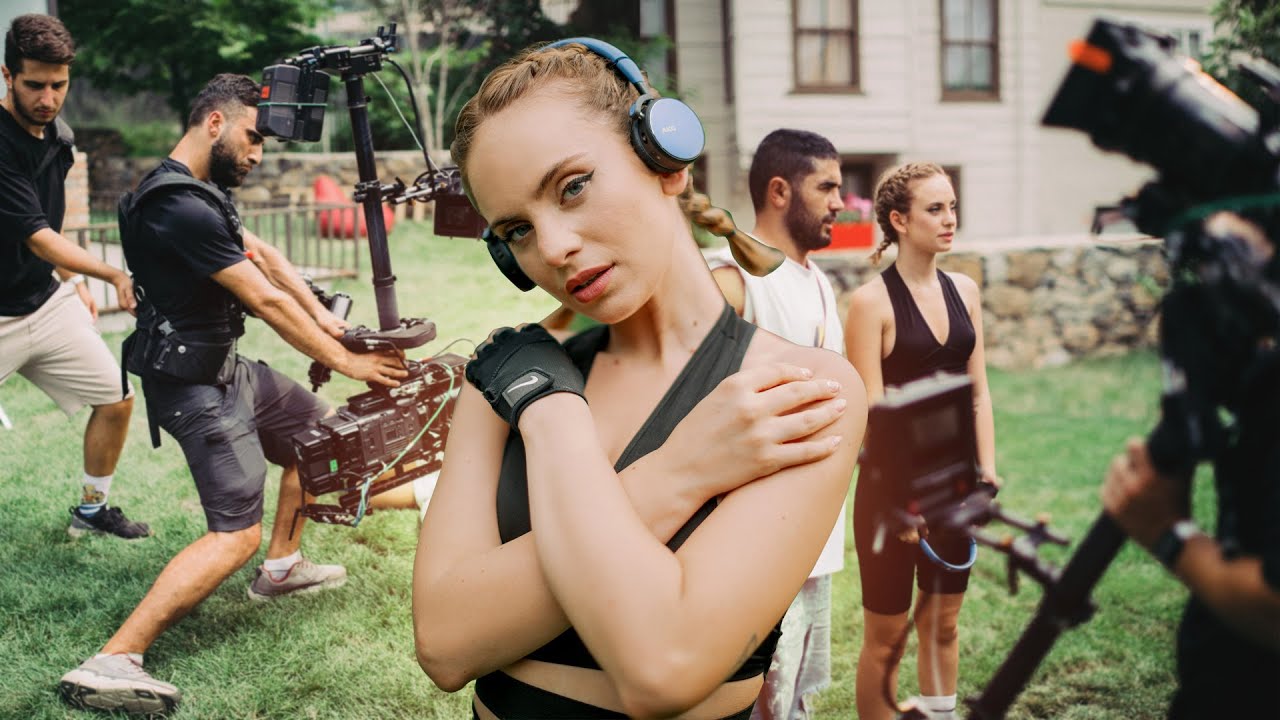 Cemre Solmaz - Deli Hisler | BACKSTAGE