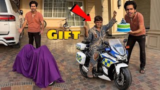 Gareeb Bache Ko Police Bike Gift Kar Di 😍 