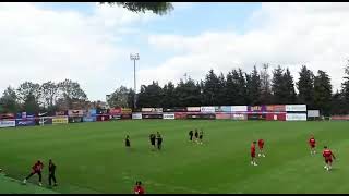 Galatasaray Antrenmani, Sacha Boey Ve Berkan Kutlunun Hi Diyerek Gelisi ..