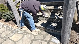 RELLENANDO EL PATIO DE ROCAS LAJAS....  GROTING WORK. FLAGSTONE