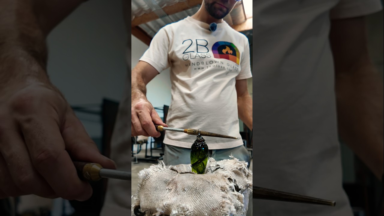 What actually happens in the glass studio? #glassblowing #satisfying #glassart
