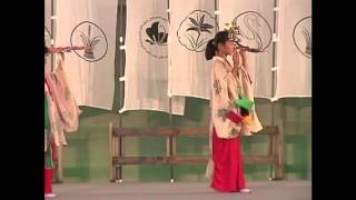 国府の火祭り98本楯神代神楽巫女舞