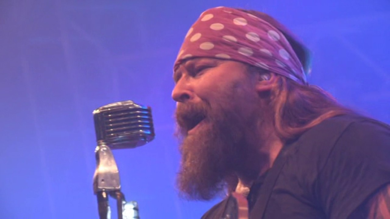 Škwor - Křídla (15 let Incheba Arena Praha) - YouTube