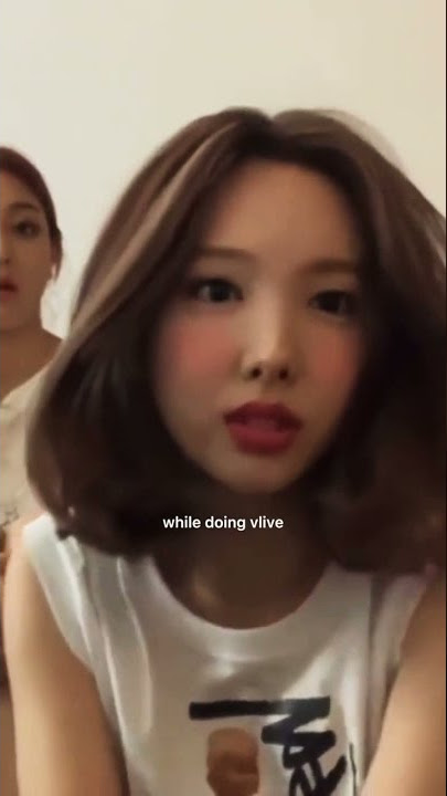 When Tzuyu Got A Call In Between A Live...