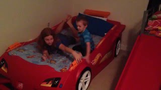 Video review of the Hot Wheels™ Toddler-to-Twin Race Car Bed by a Step2 Toy Tester. Young racers will be off to dreamland at 