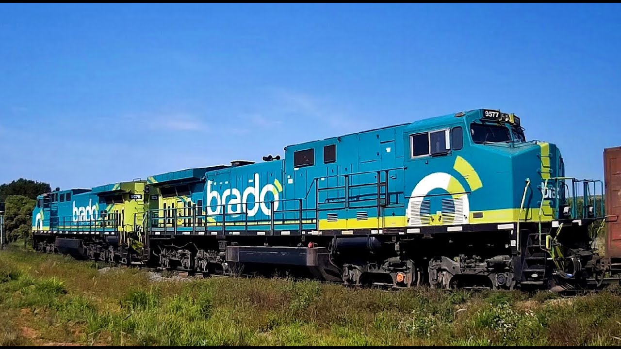 Dupla de DASH-9 BRADO ACELERANDO e Liderando Trem da RUMO em Ângelo ...