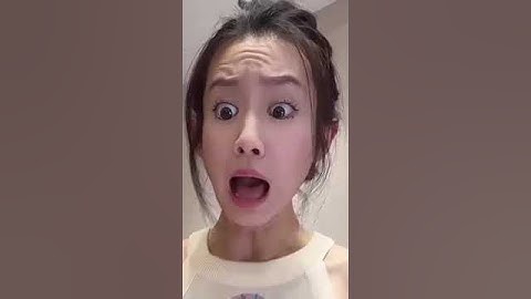用零食假装骨折让老姐以为她自己力大如牛，结果把自己坑惨了！#funny #整蛊 #搞笑 #段子