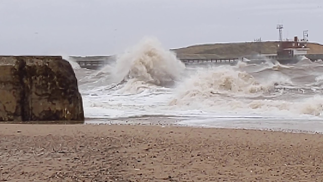 Very high waves - YouTube