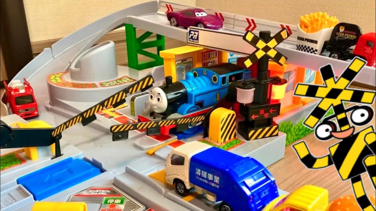プラレール　踏切　ミニカー　トミカ　おもちゃ　電車　消防車　はたらくくるま　ふみきりくんtv plarail railroad crossing fumikiri サウンド踏切　カンカン