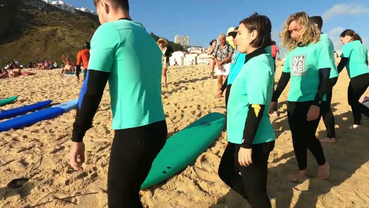 Aula de Surf na Praia da Nazaré, Portugal