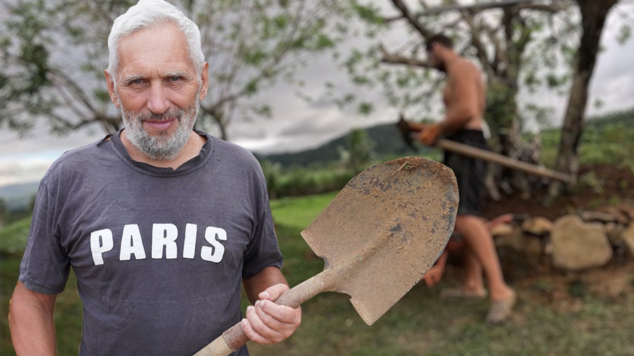 Батя пошел на поправку | Посадили маракуйю | Вырвал корень | Отец и сын строят домик в деревне 