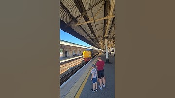 A Class 40 (40013) travelling through Platform 4 at Exeter St Davids with a Class 47(47805) behind