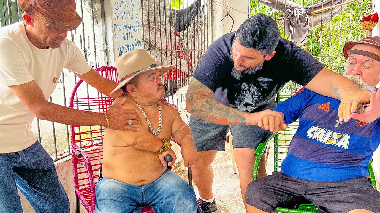 PILILIU VAI AO SÍTIO DE LUIZ DO SOM CORTAR O BIGODE DELE