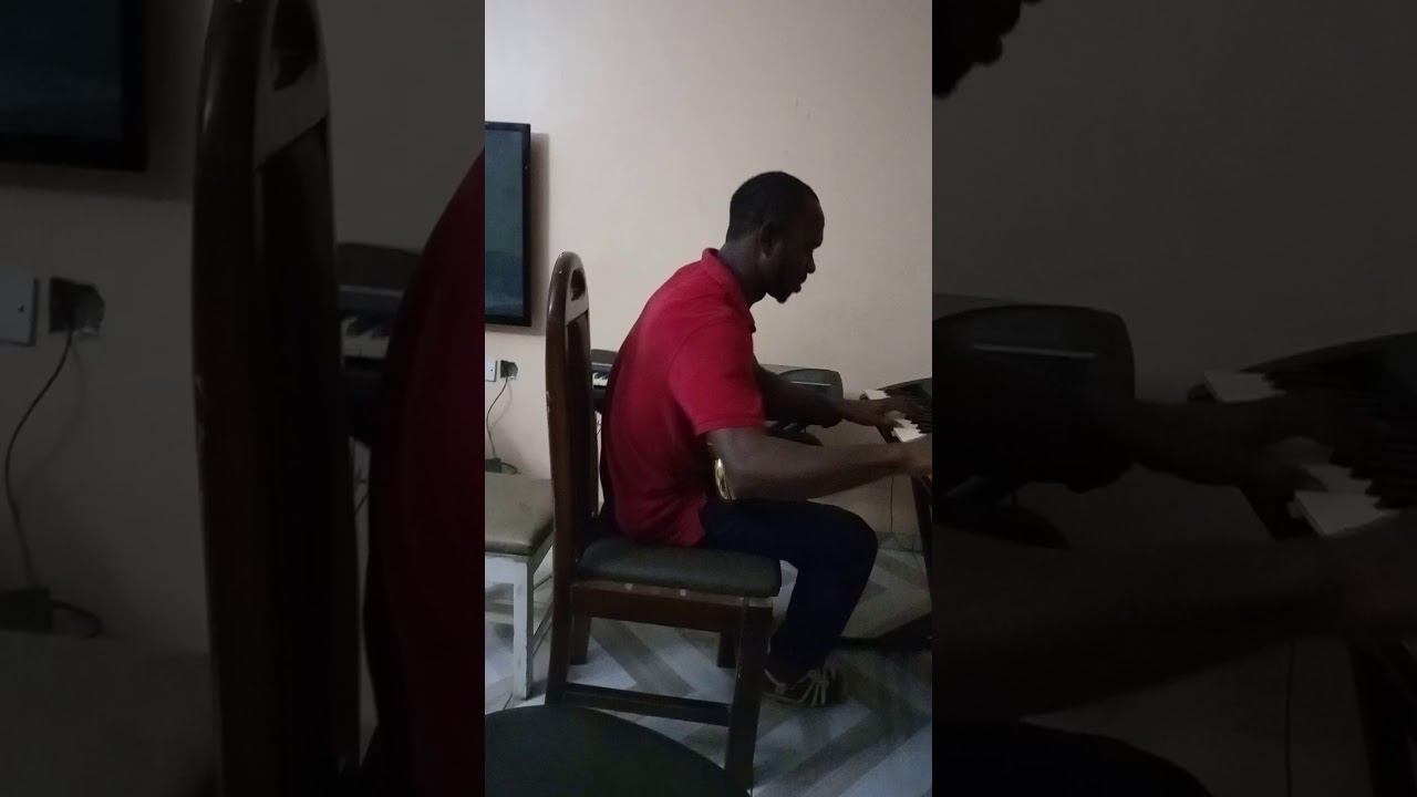 Saxophone and piano freestyle @ the same time ( Music House Boss).