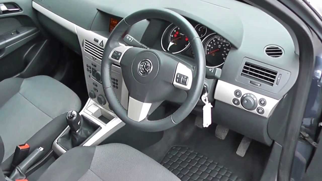 Used Car Vauxhall Astra Active Plus Blue WU09RWO Wessex Garages