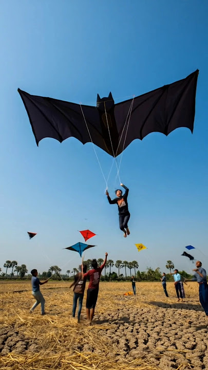 Download lagu Anak Terbawa layangan kelelawar raksasa #shortsviral #layangan