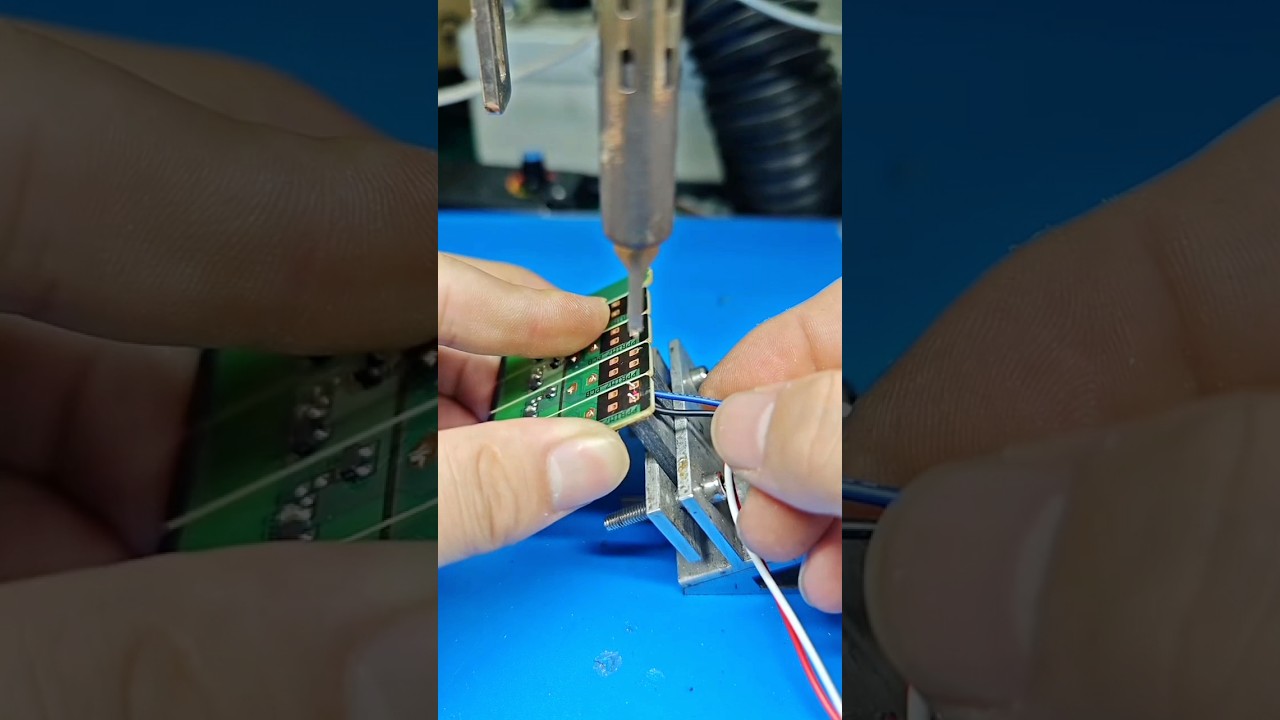 Automatic soldering robot for factory use 🏭! 