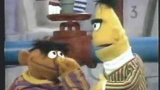 Sesame Street - Ernie & Bert: 2 Noses