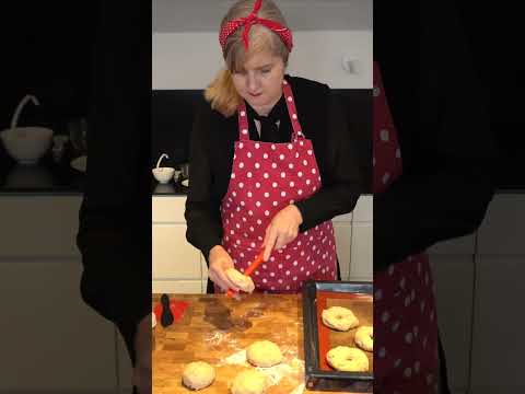 How to Make Spelt Cinnamon Raisin Bagels #shorts