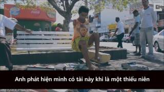 Người đàn ông dùng chân tạo ôtô đồ chơi